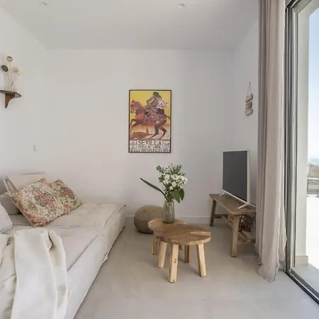 Lovely With Uninterrupted Sea View Villa *