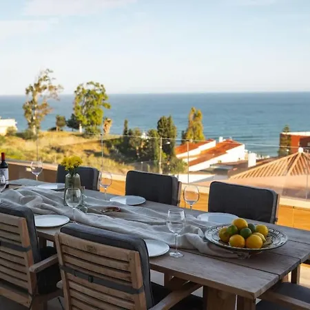 Lovely With Uninterrupted Sea View Villa *